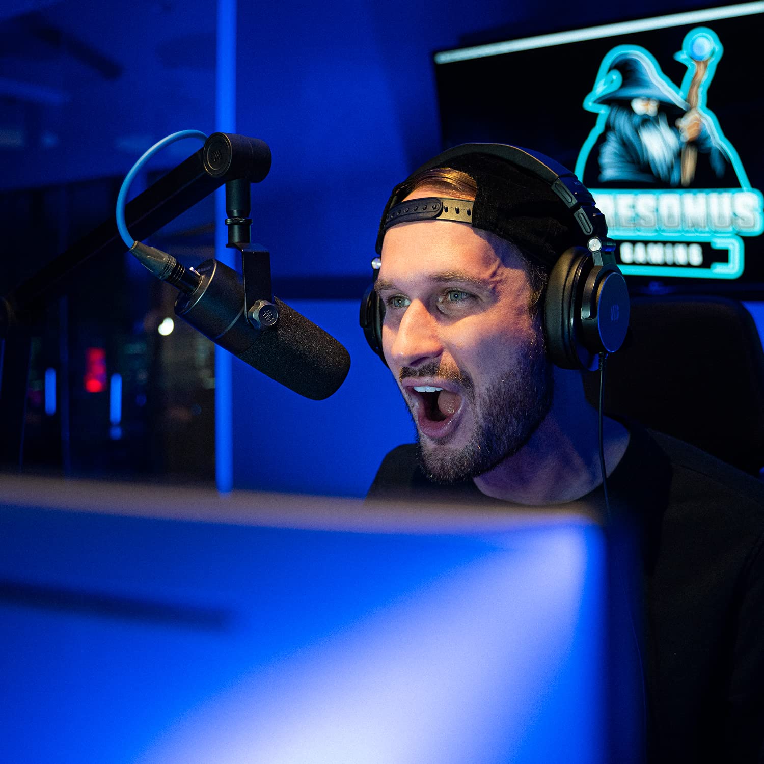 PreSonus PD-70 Dynamic Vocal Microphone for Broadcast, Podcasting, and Live Streaming - Image 3