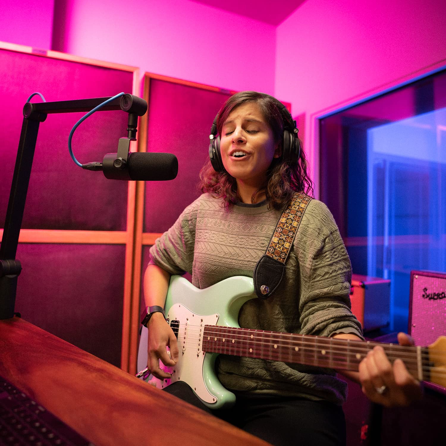 PreSonus PD-70 Dynamic Vocal Microphone for Broadcast, Podcasting, and Live Streaming - Image 5